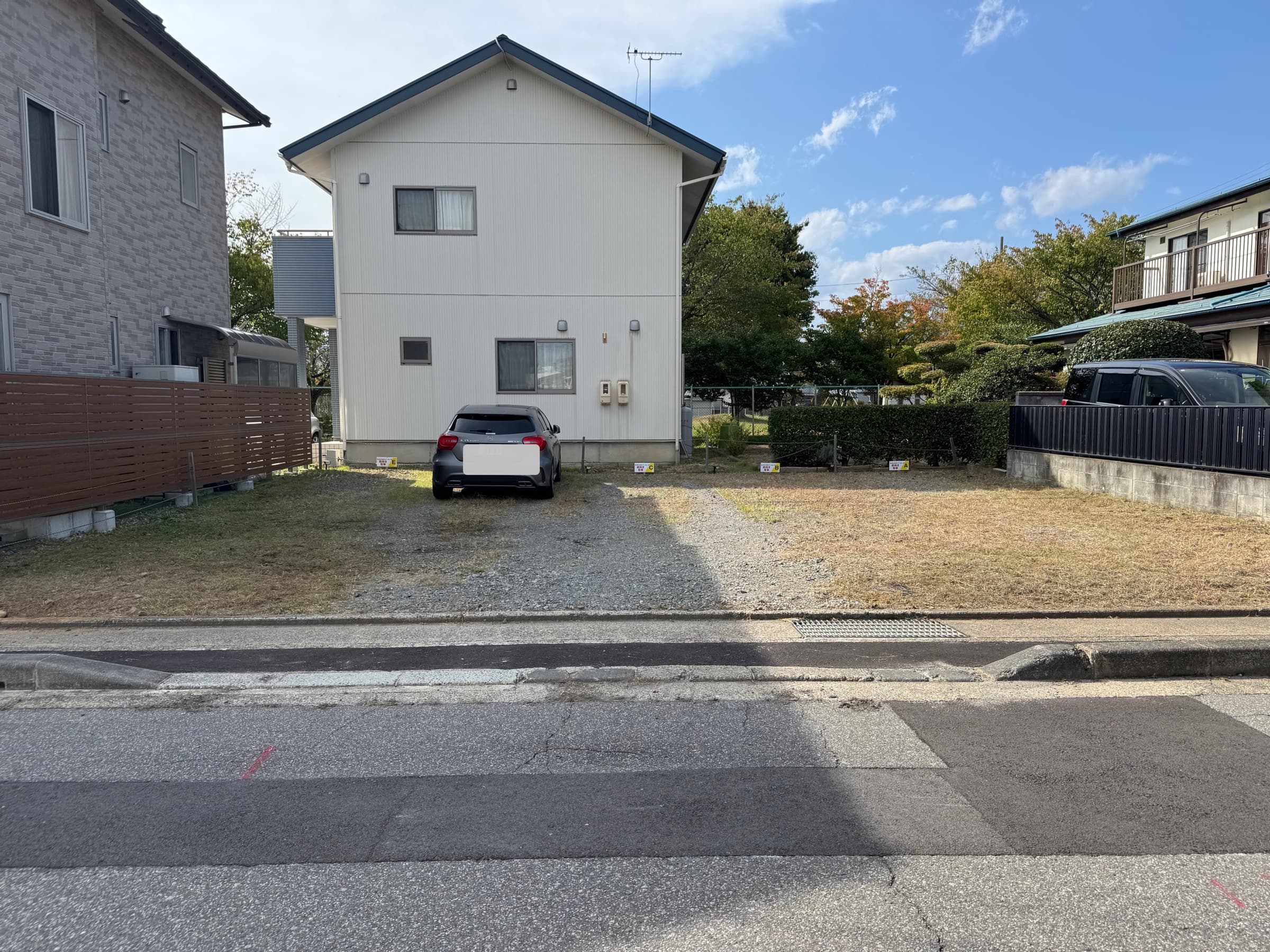道路側から見た、なかひがのパーキングの全景